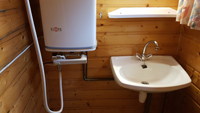 Cabin number 7 - bathroom with shower, wash basin and toilet